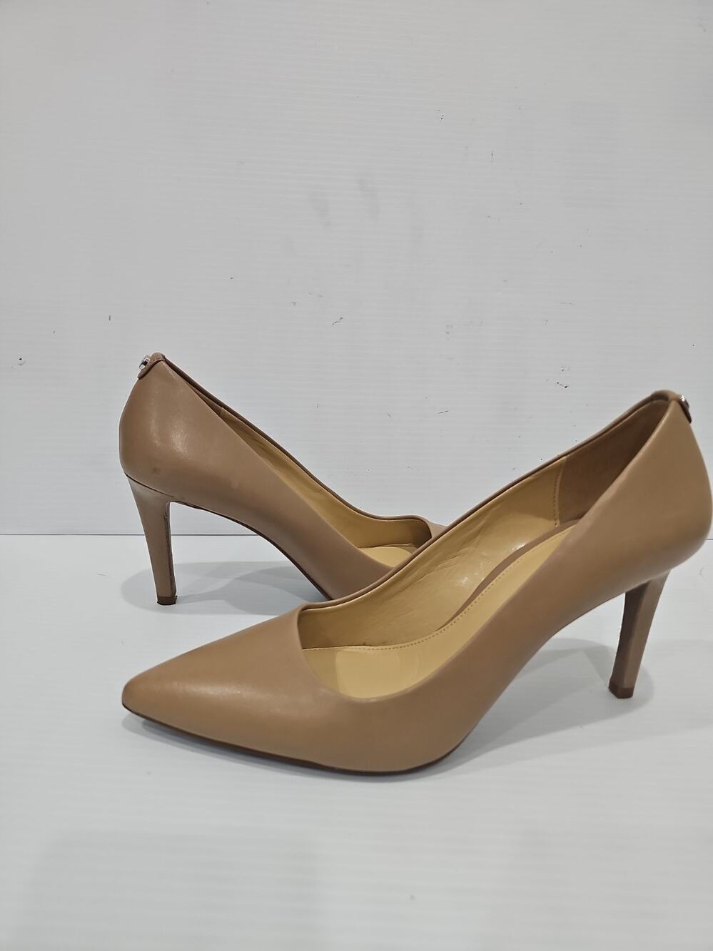Michael Kors Dorothy Leather Pointed Toe Flex Pump Dark Khaki Size 9M